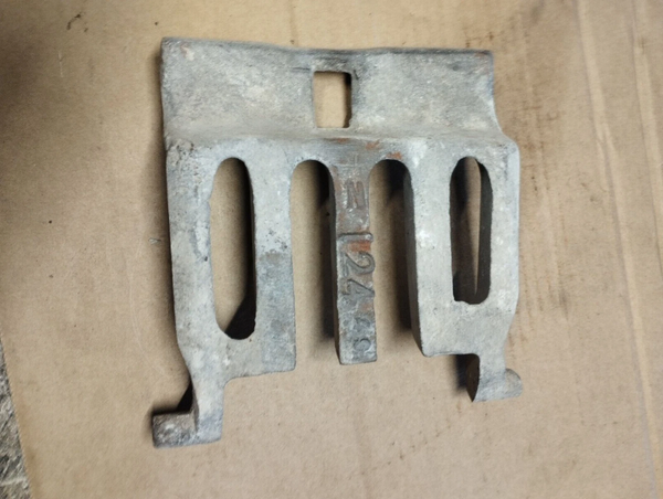 Grille de devant pour POÊLE A BOIS GODIN modèle 124 dit " brule tout"