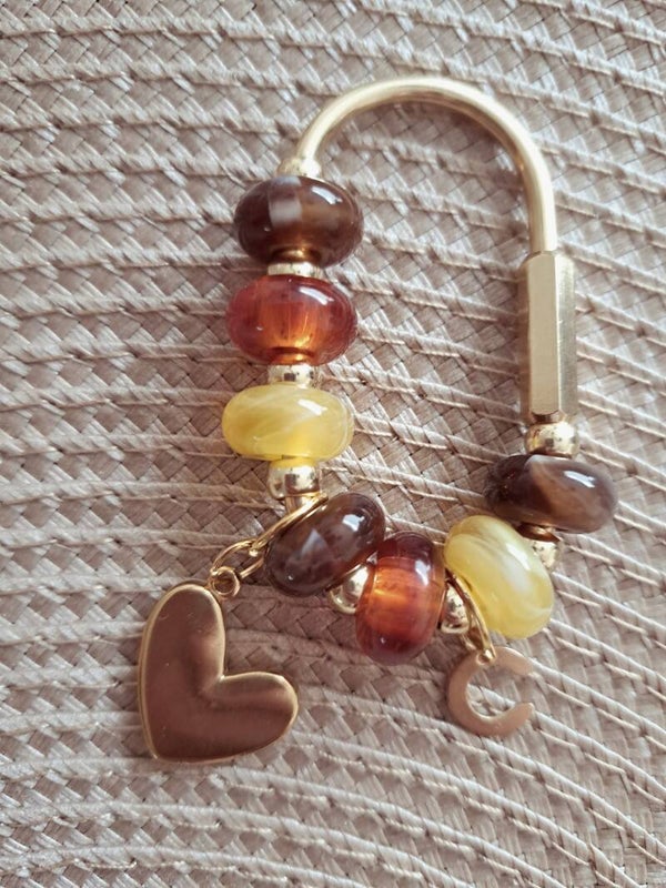 Tas/sleutelhanger Bruin-Oranje-geel - hart/letter - goudkleurig