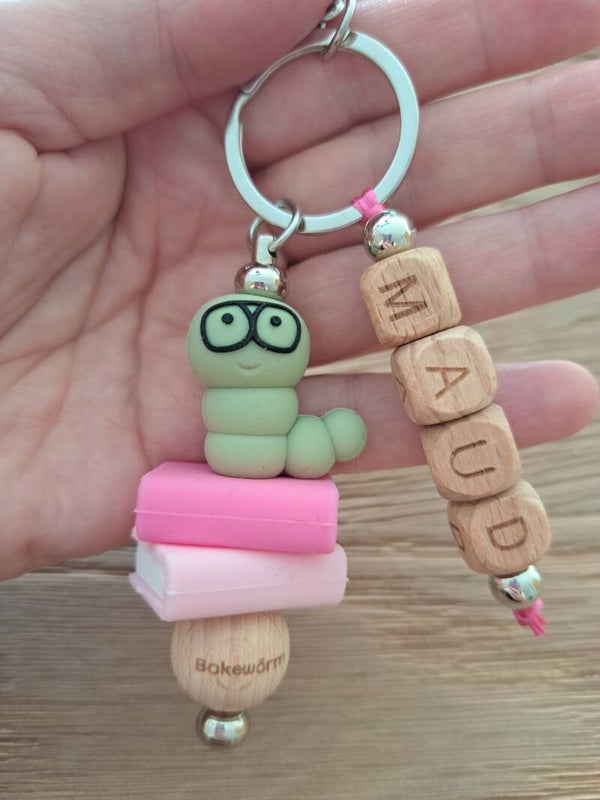 Sleutelhanger - BOKEWÖRM - MET NAAM - fuchsia (zilver)