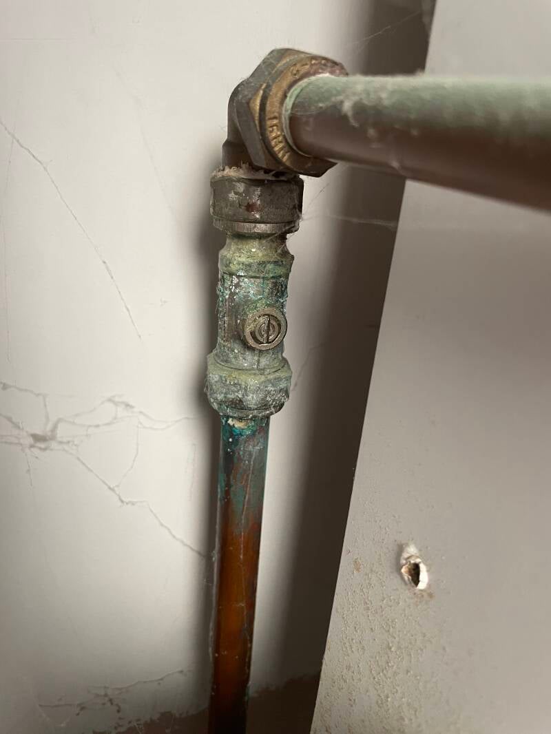 Leaking valve