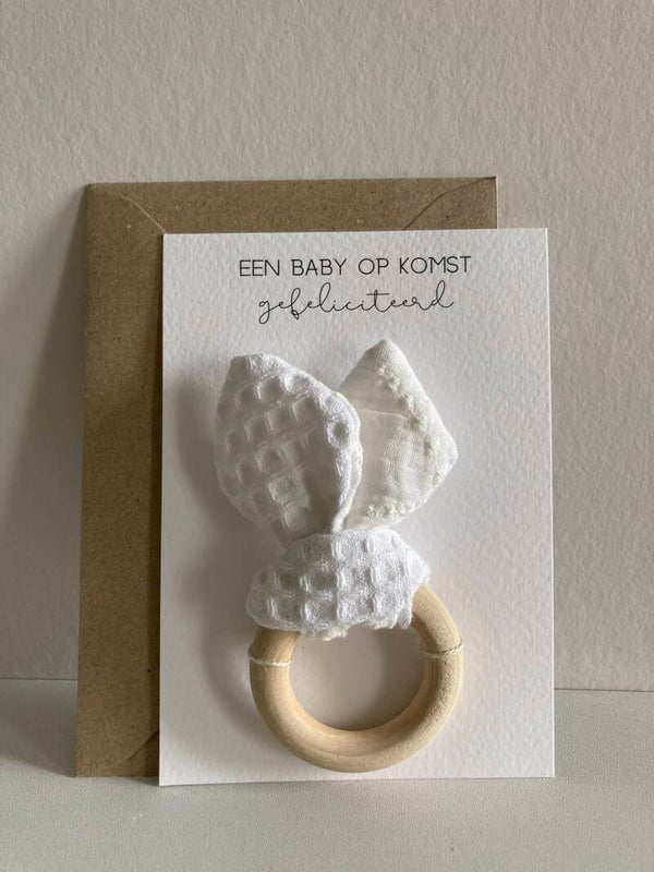 Cadeaukaart 'bijtring wafelstof/ hydrofiel, baby op komst'
