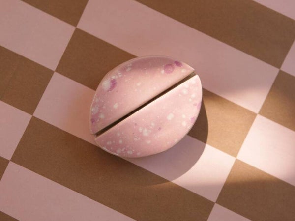 Kaarthouder keramiek, roze met paars/witte spikkel