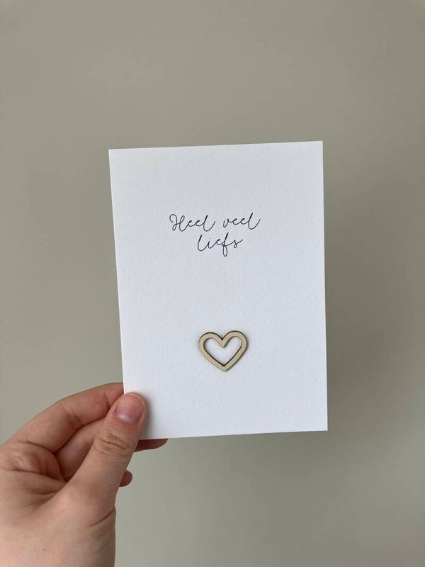 Kaart met open houten hartje (tekst naar keuze)