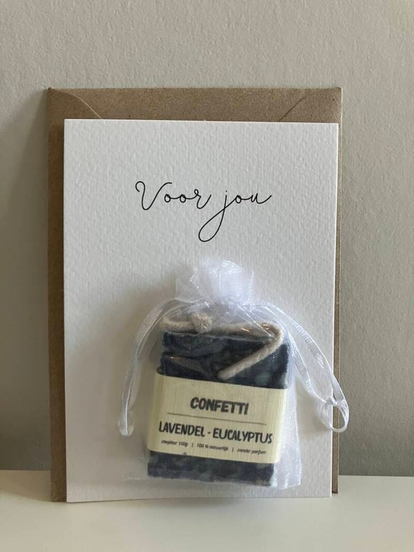 Cadeaukaart 'organzazakje met zeepbar' confetti