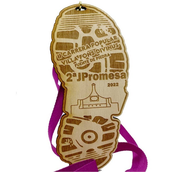 MEDALLA MADERA FINISHER L ZAPATILLA LÁSER 0043