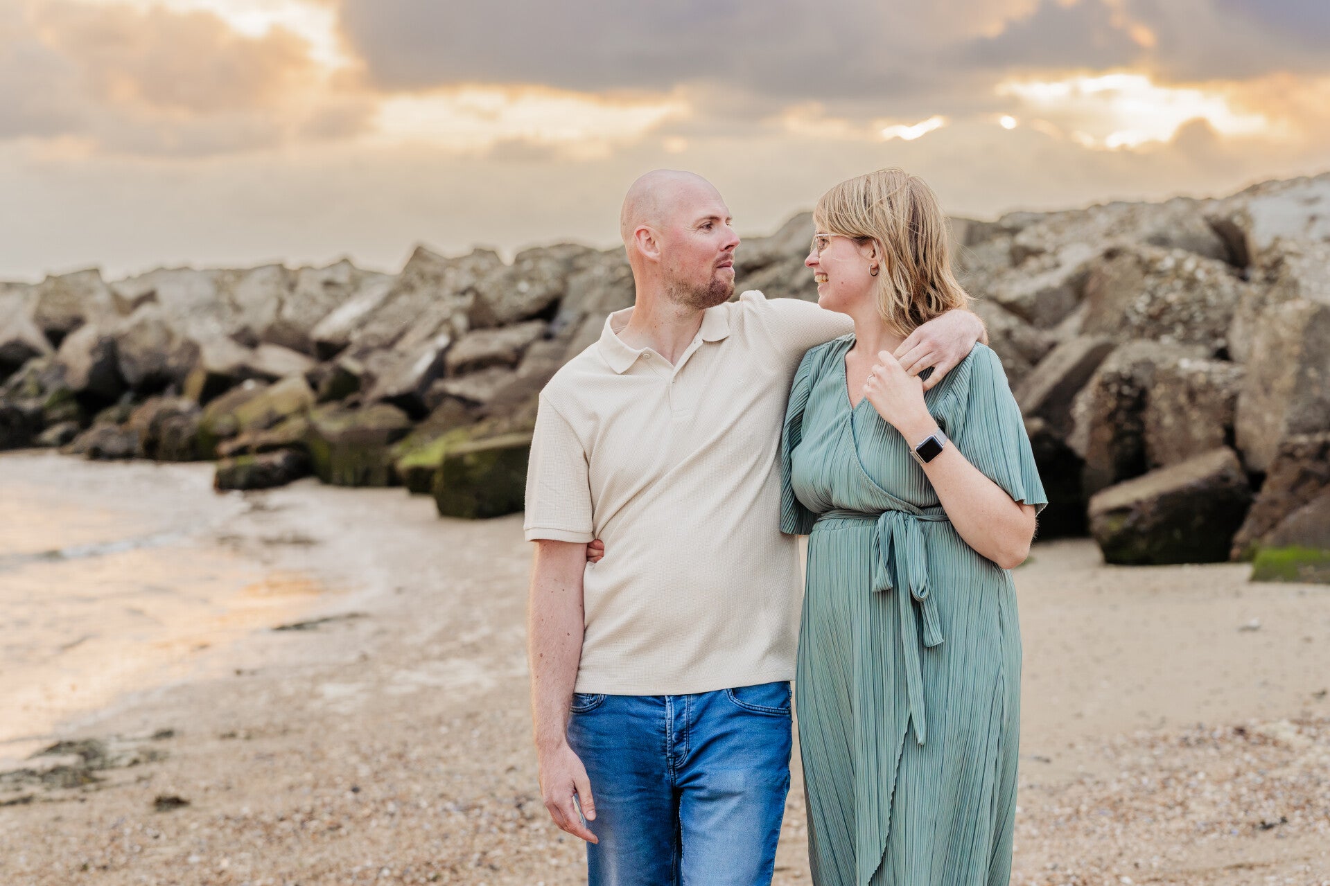 Fotograaf legt liefdevol moment vast tijdens loveshoot Goeree-Overflakkee