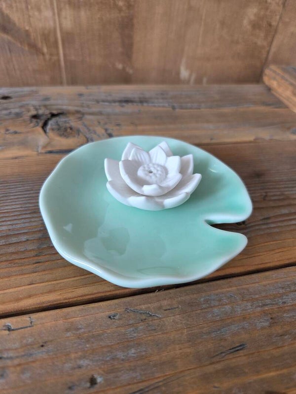 Porte-encens lotus blanc