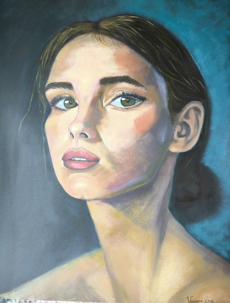 "Profondeur" portrait féminin sur fond bleu foncé