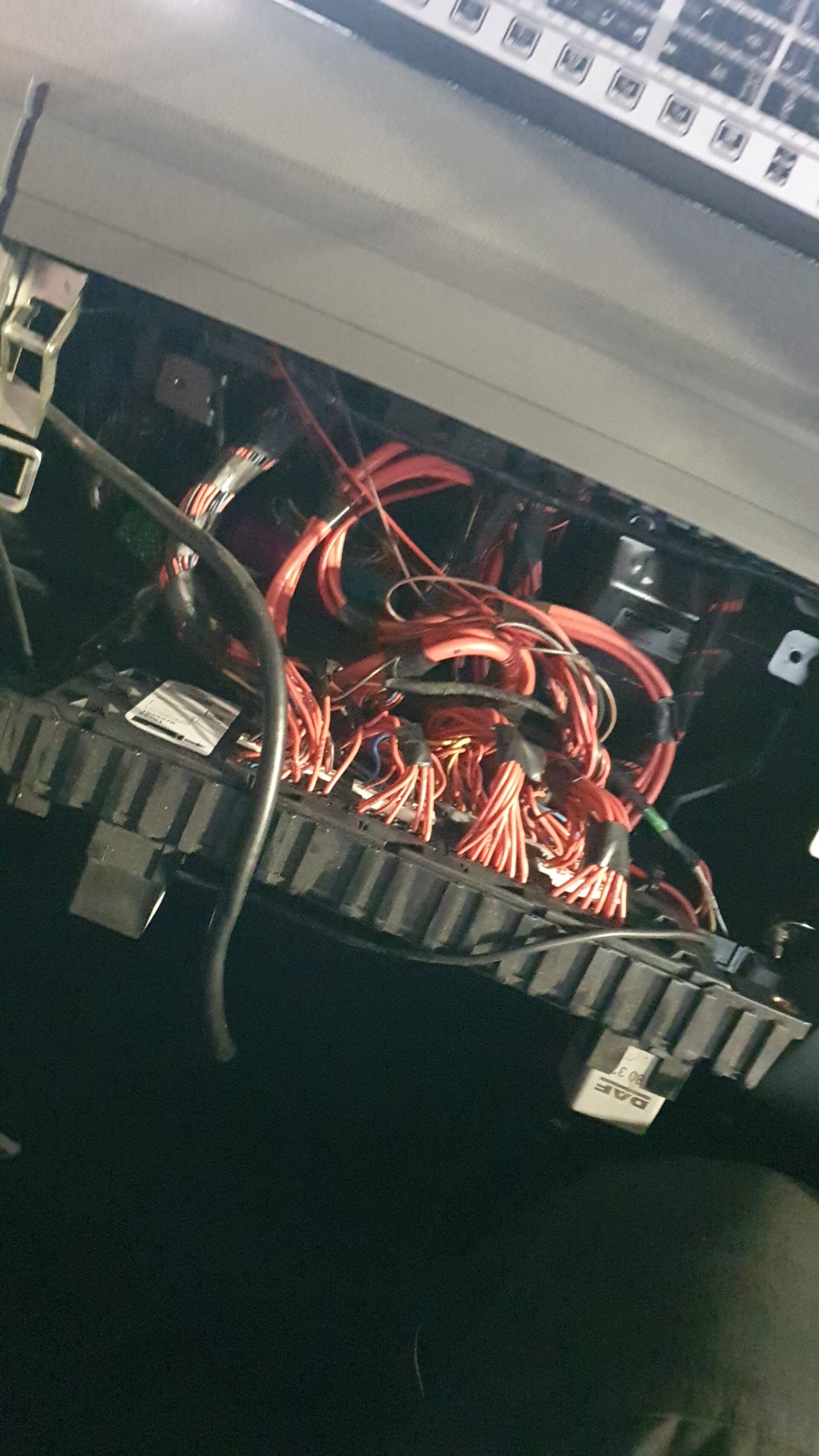 Naprawa instalacji elektrycznej i wiązki przewodów w samochodzie ciężarowym – mobilny serwis TIR