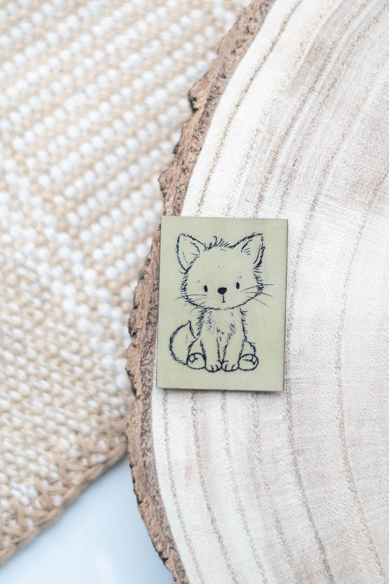 Fuchsoutline Label