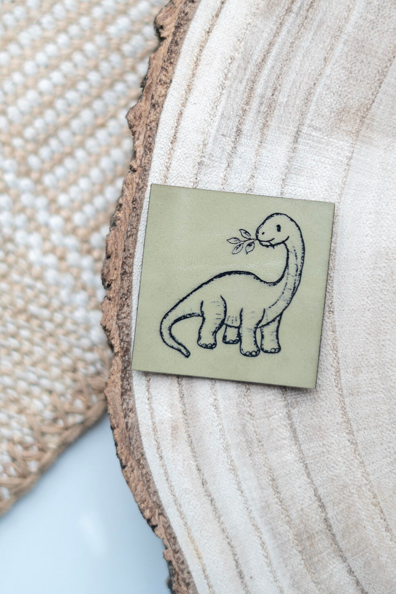 Dino Langhals Outline Label