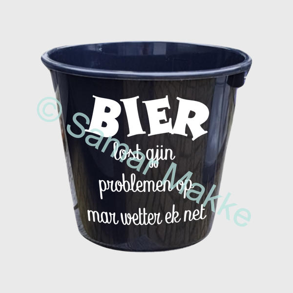Cadeau emmer: Bier lost geen problemen op maar water ook niet (Nederlands of Fries)