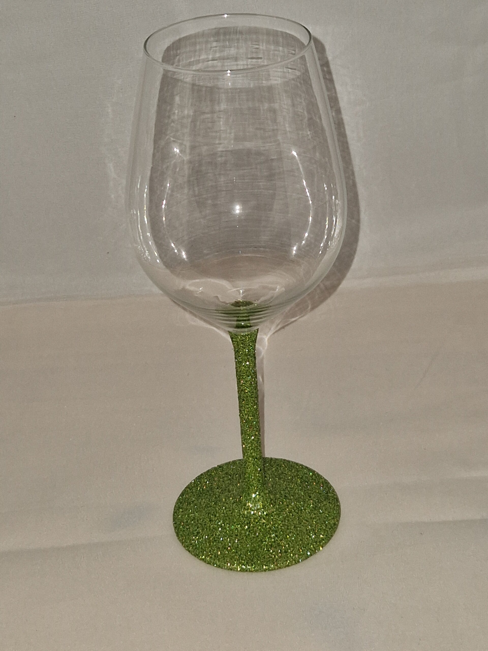 Wijnglas met groene glitters