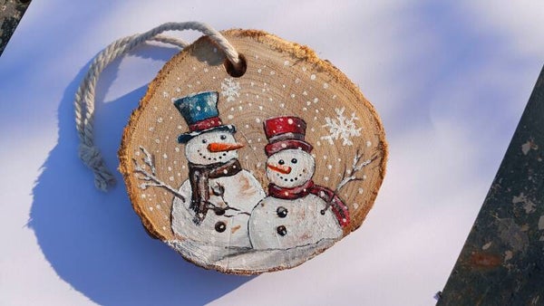 suspension Couple de Bonhomme de neige sur rondin bois