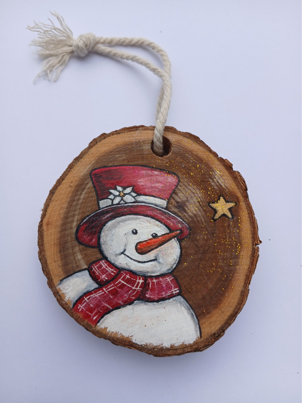 Suspension bonhomme de neige sur rondin bois