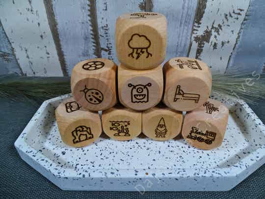 Würfelspiel „Erzähl doch mal…!“ | Kreatives Erzählspiel aus Holz für Kinder & Erwachsene