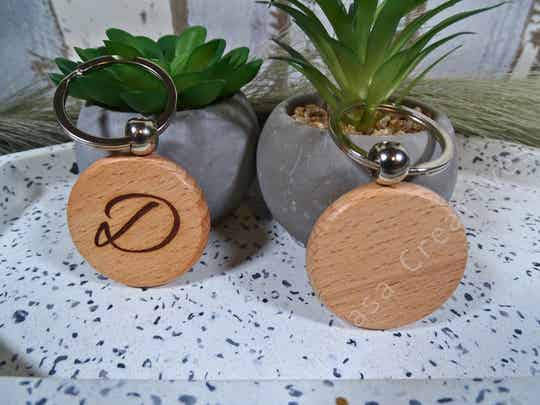Personalisierter Schlüsselanhänger aus Holz mit Gravur | Rund & Rechteckig – Geschenkidee