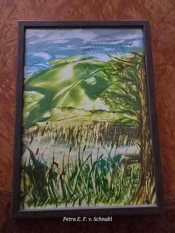 Hügellandschaft beim See