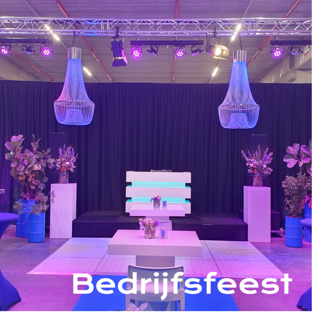 de passende dj voor jullie bedrijfsfeest, kies voor een leuke opstelling, geef door wat het thema is en wij zorgen dat het feest 100% geslaagd wordt.