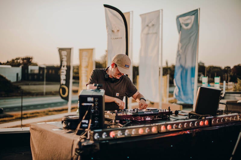 CAVA. Rooftop Sessions