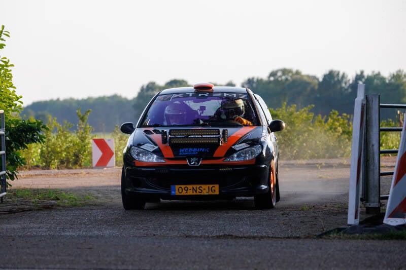032_r6m20830-standard.jpg