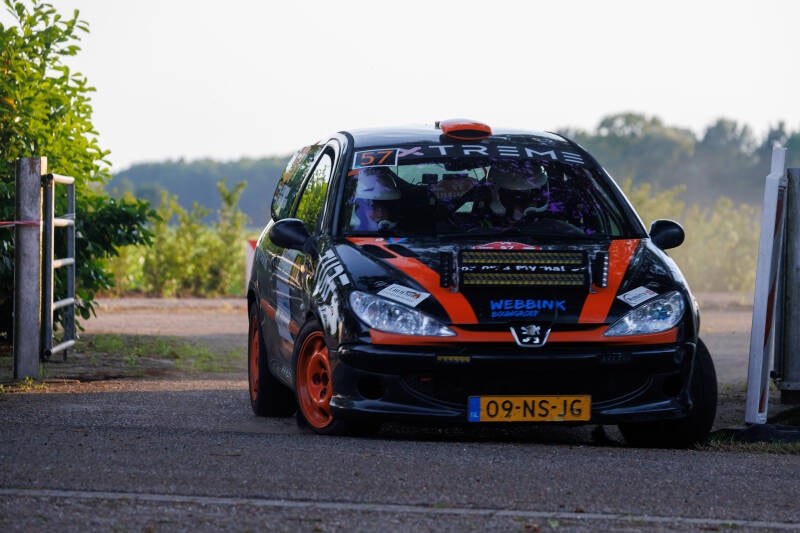 033_r6m20832-standard.jpg