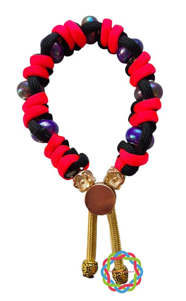 Paracord armband neon roze/paars met witte bling bling steentjes.
