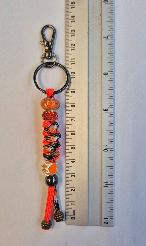 Sleutelhanger zwart, oranje combie 2 met pootje