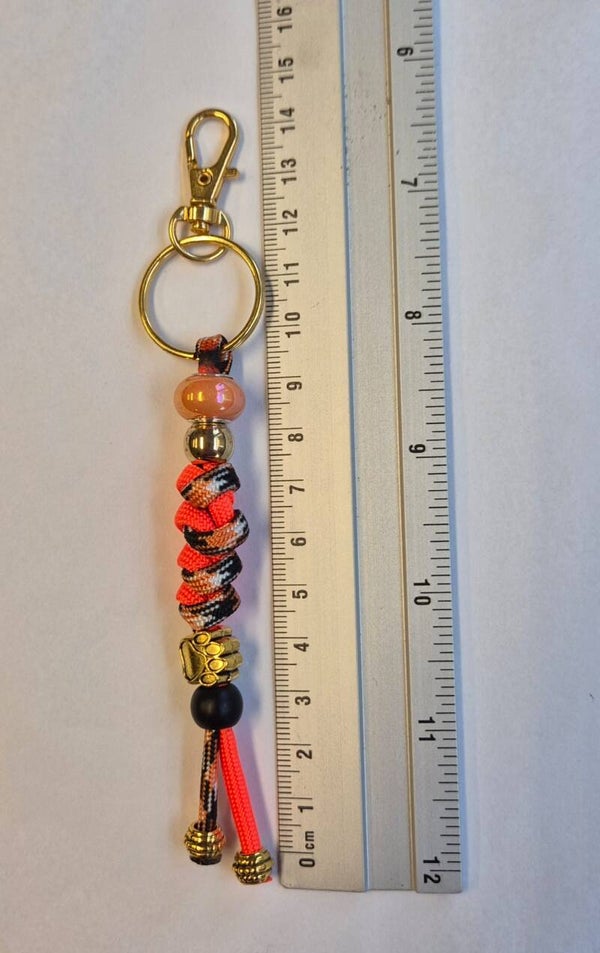 Sleutelhanger zwart, oranje combie 1 met pootje