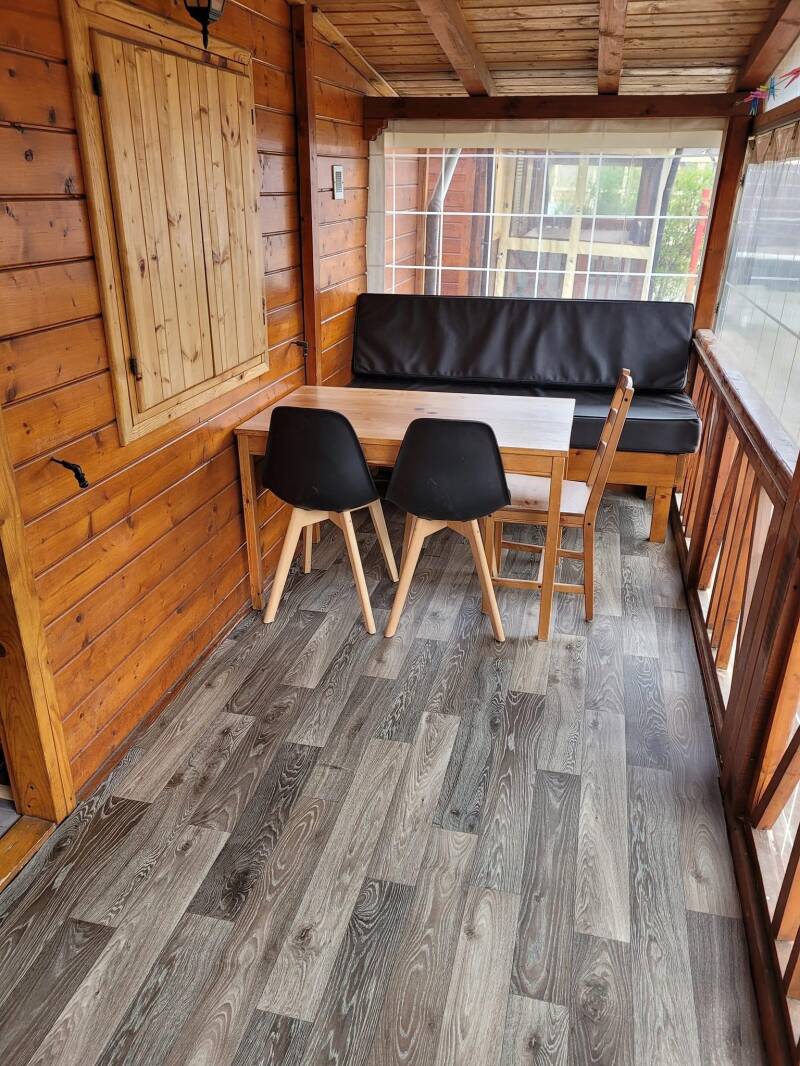 Veranda / loungebank chalet Rotterdam 15