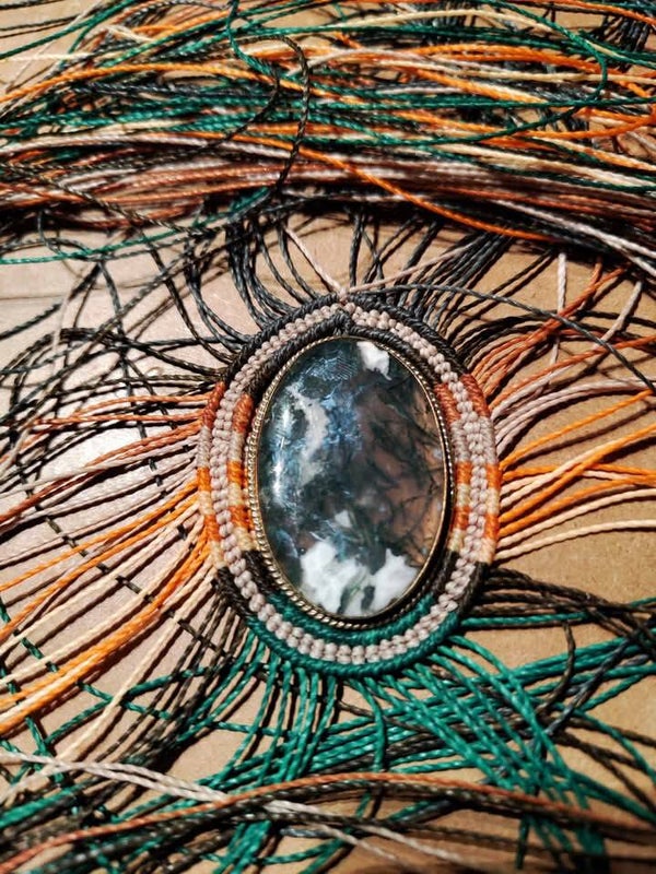 Kristaljuweel met Macramé