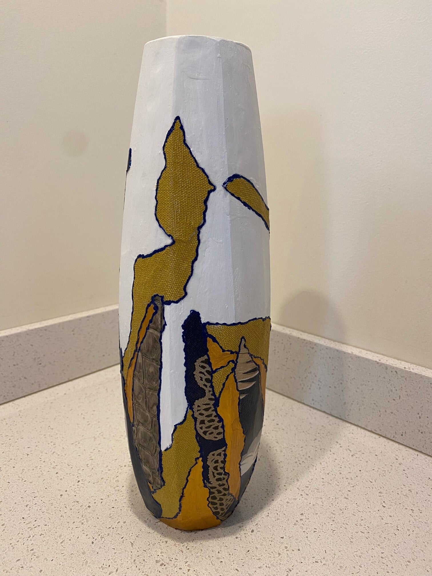 Vaas smal goud oker (11x32cm)