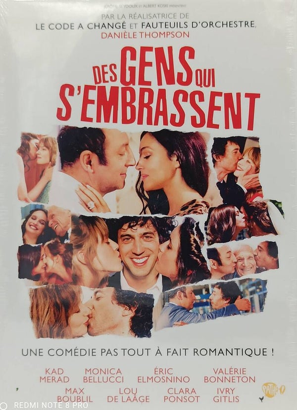 DES GENS QUI S'EMBRASSENT