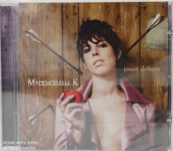 MADEMOISELLE K - Jouer dehors