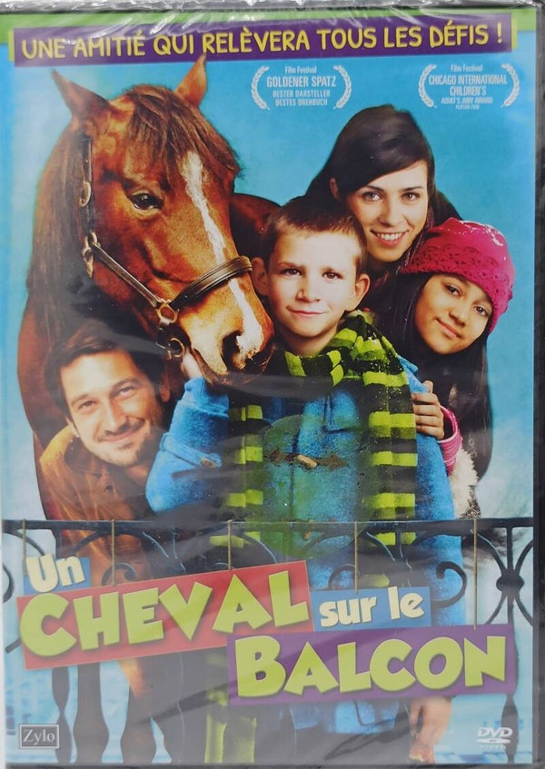 UN CHEVAL SUR LE BALCON