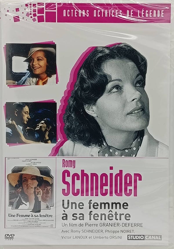 UNE FEMME A SA FENETRE