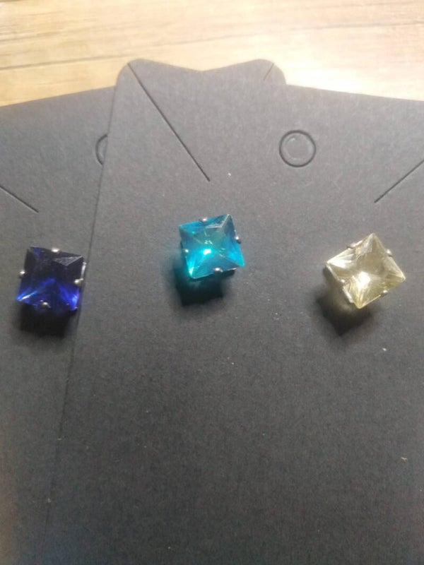 O0006 - Ohrstecker mit Stein