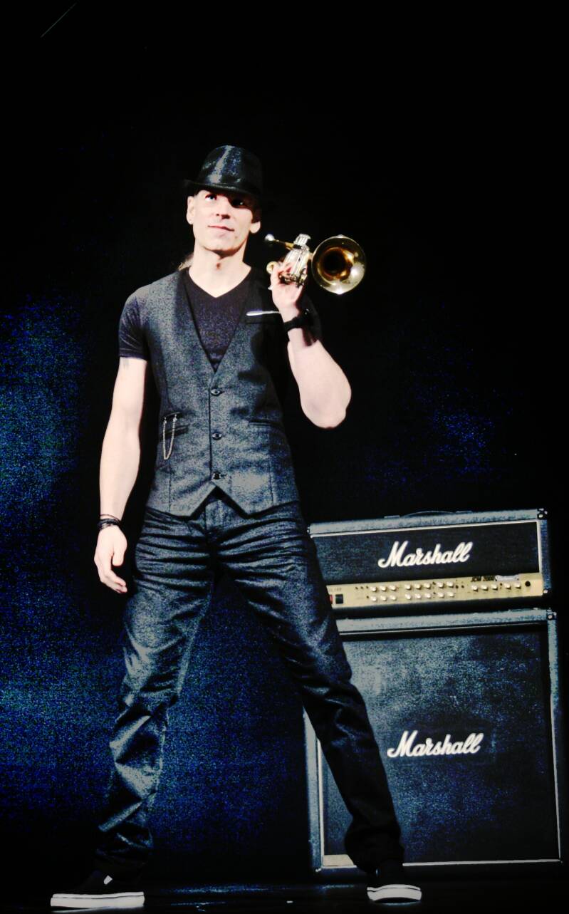 Torsten Benkenstein mit Trompete, Luftgitarre, Rock