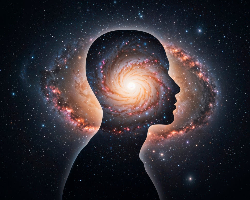 Silhouette eines menschlichen Kopfes vor einem Sternenhimmel, mit einer leuchtenden Spiralgalaxie im Inneren des Kopfes, symbolisch für Jenseitskontakte im Blog von Jana Lorenz.