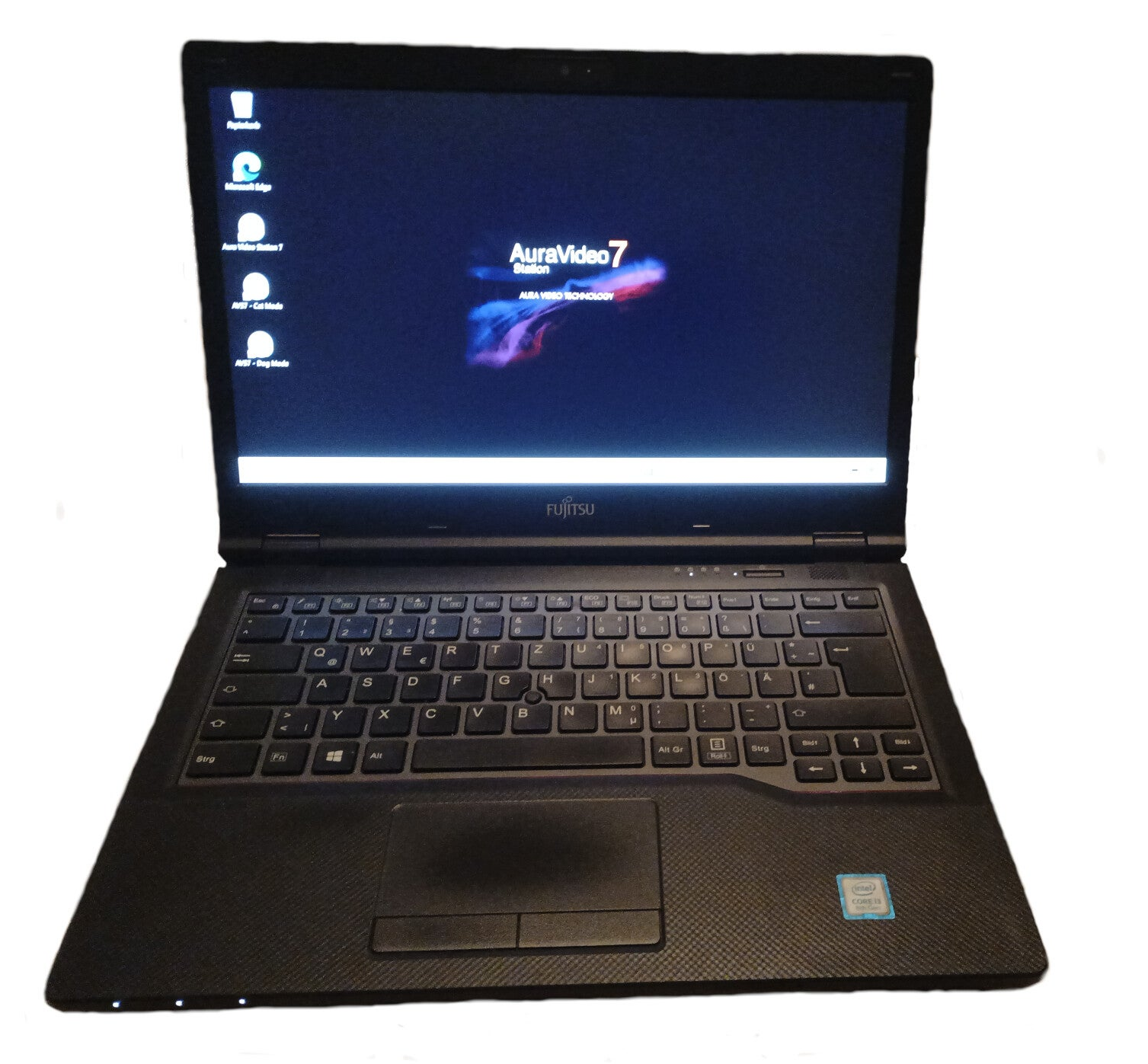 Offener Laptop mit sichtbarer Tastatur und Bildschirm in seitlicher Draufsicht, im Kontext mit Jenseitskontakte Jana Lorenz.