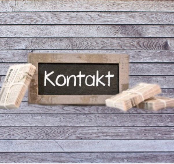 Nahaufnahme einer Holzoberfläche mit feiner Maserung, im Kontext mit Jenseitskontakte Jana Lorenz.