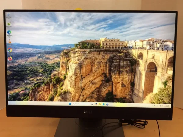 Dell OptiPlex 7460 All-in-One 24" FHD Core i5 8500 3 GHz 16 GB RAM DDR4 SSD 128 GB WIFI Webcam USATO IN PERFETTE CONDIZIONI