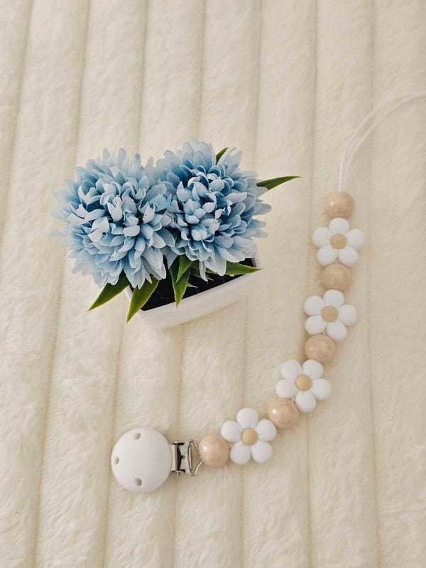 Attache tétine fleur blanche