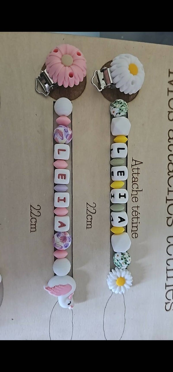 2 attache tétine fleur