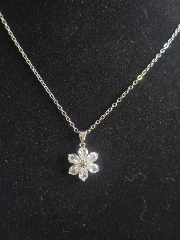 Cz diamond flower necklace