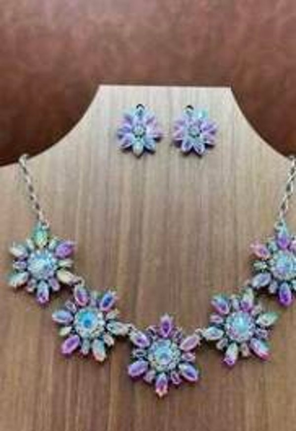 Iridescent flower earrings and necklace set