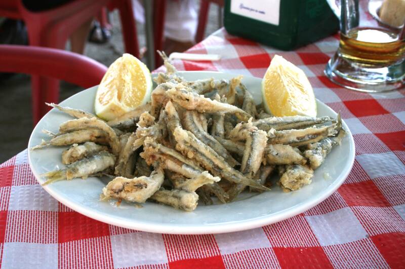Boquerones fritos, parte del pescaíto frito andaluz