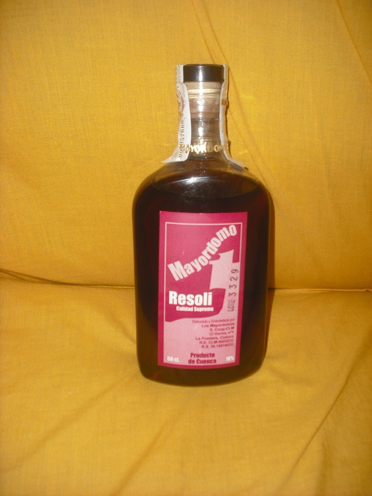 Botella de resolí, el licor de café tradicional de Cuenca