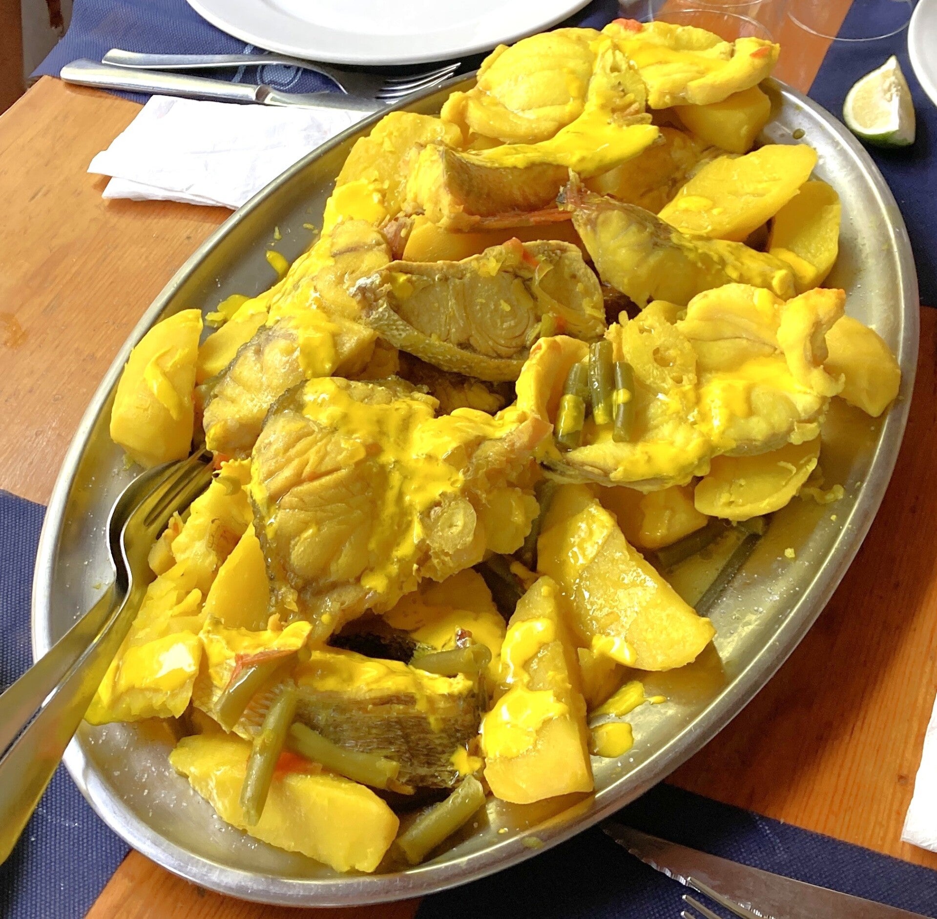  Bullit de peix ibicenco, pescado con patata servido antes del arroz a banda.