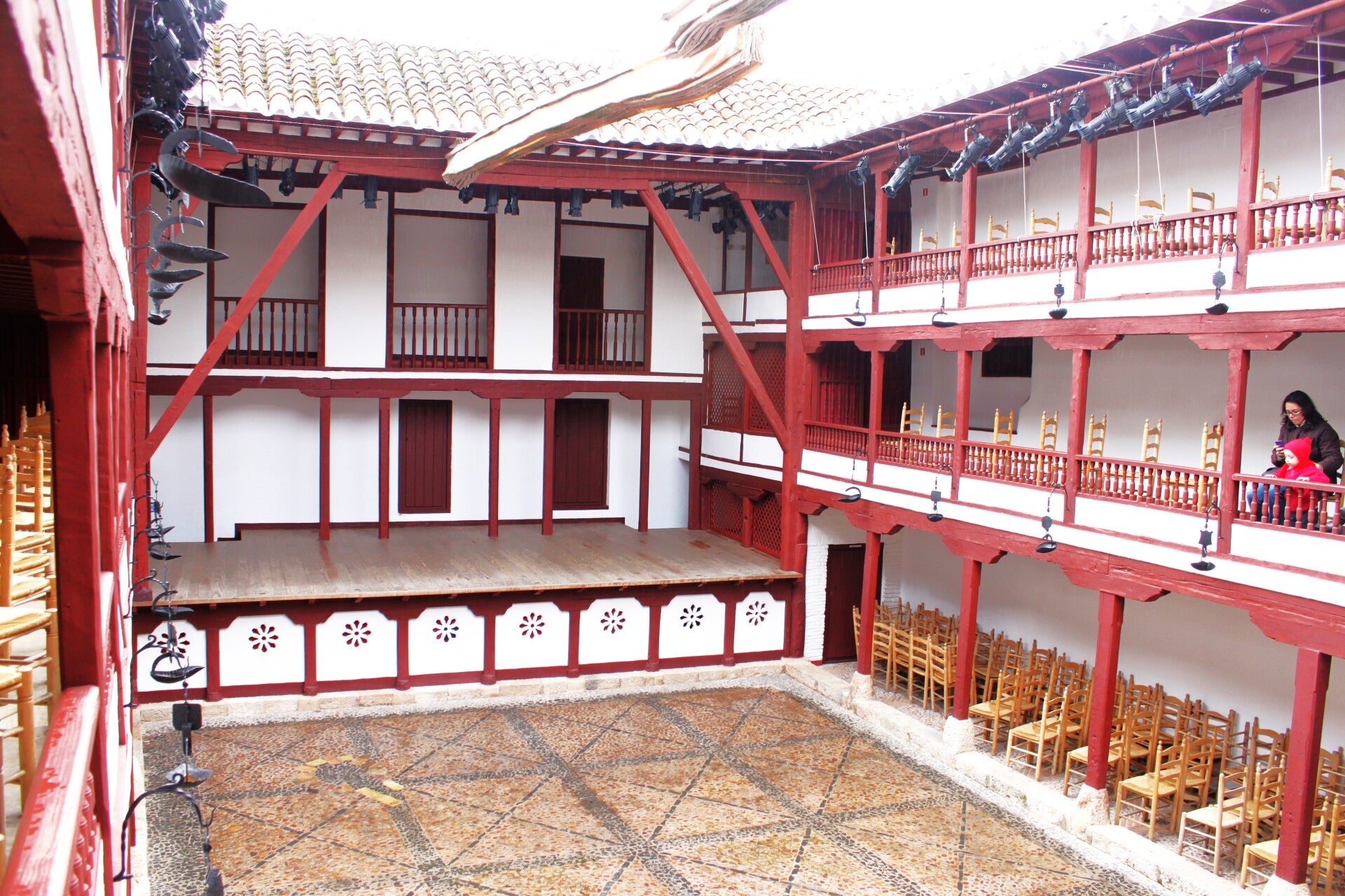 Escenario, patio y palcos del Corral de Comedias de Almagro, sede del Festival de Teatro Clásico